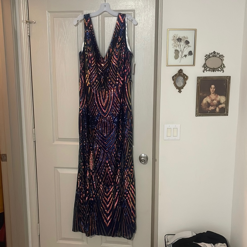 long sequin patterned v-neck sheath dress